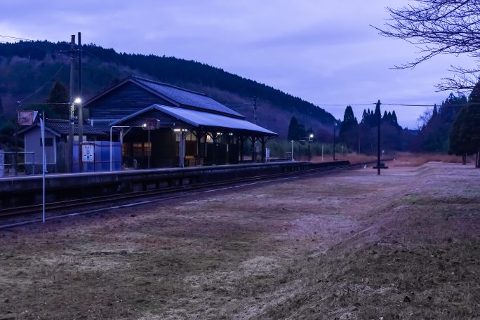 JR肥薩線・矢岳駅（熊本県：2016年12月）