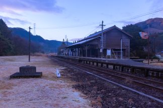 JR肥薩線・矢岳駅（熊本県：2016年12月）