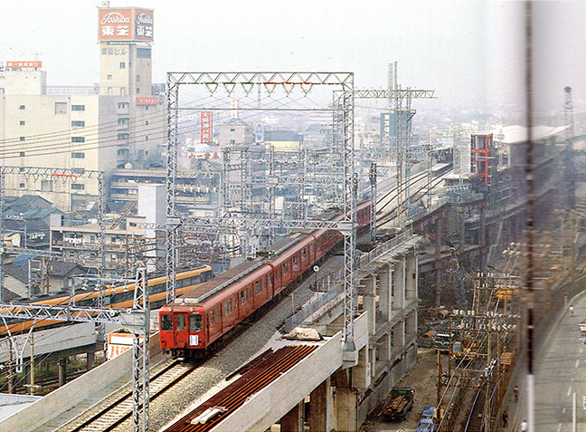 引用図：高架の南半分ができた布施駅「80年のあゆみ（近畿日本鉄道・1990年）」