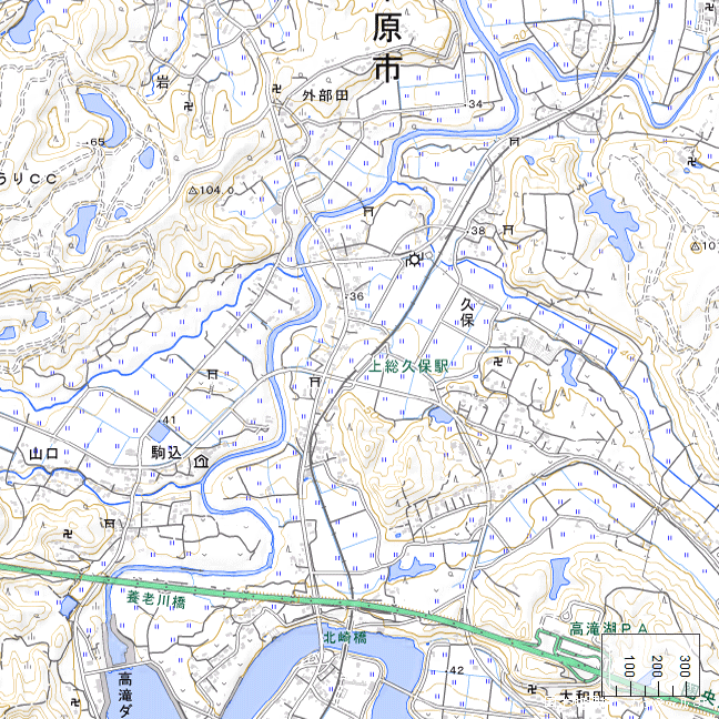 地形図：上総久保駅周辺　空撮画像：上総久保駅周辺（2016年11月13日撮影）
