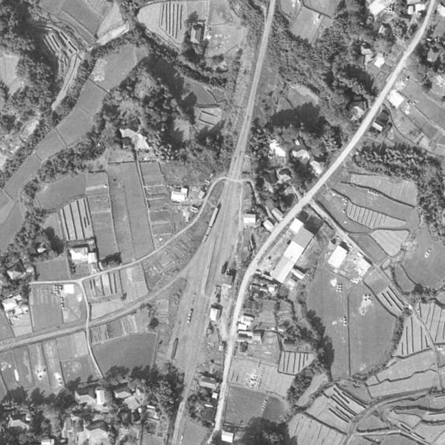 旧版空撮画像：里見駅周辺拡大（1961年10月17日撮影）