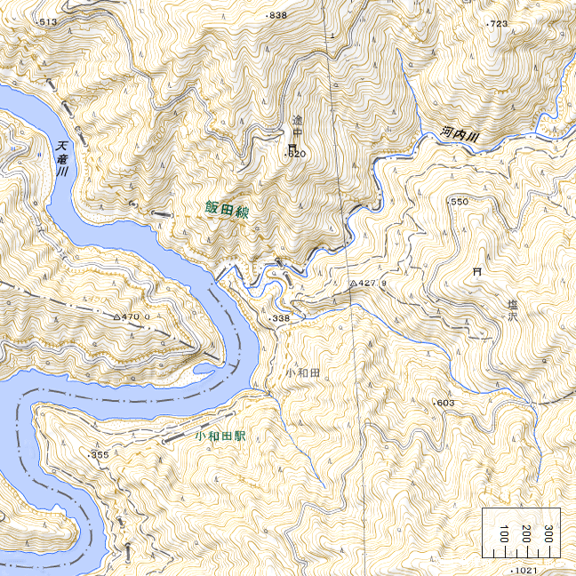 地形図：小和田駅周辺　空撮画像：小和田駅周辺（2018年4月28日撮影）