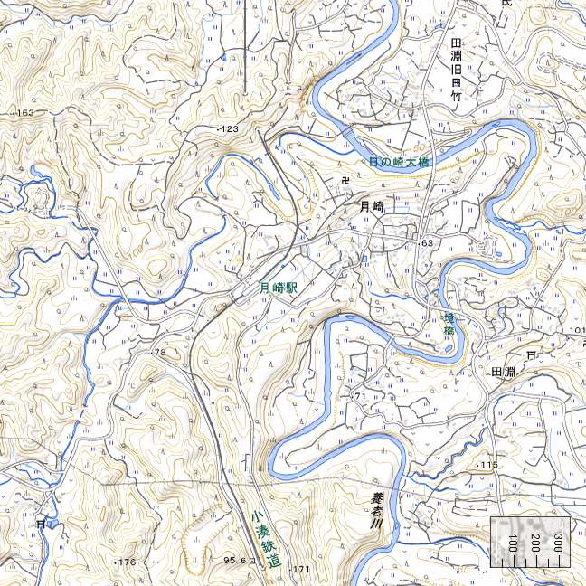 地形図：月崎駅周辺　旧版空撮画像：月崎駅周辺（2011年5月19日撮影）