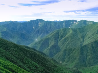 日高山脈・伏美岳付近から望む札内岳・エサオマントッタベツ岳（北海道：2003年7月）