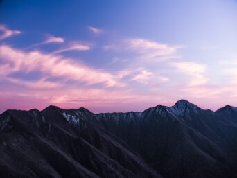 日高山脈・コイカクシュサツナイ岳から望む1839峰（北海道：2003年10月）