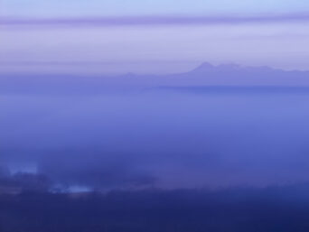 釧路湿原・細岡展望台から望む釧路湿原と雌阿寒岳（北海道：2003年11月）