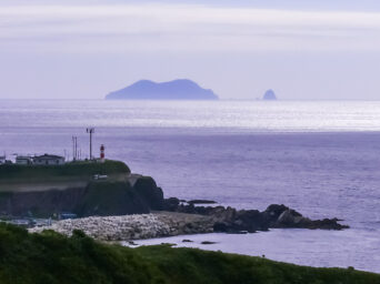 渡島半島・日方泊岬と渡島小島（北海道：2007年9月）