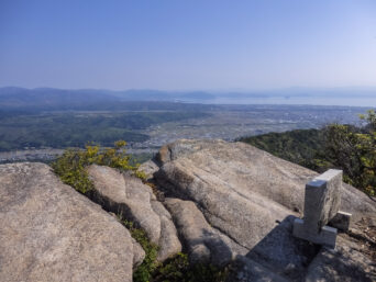 比良山系・おうむ岩付近から望む琵琶湖（滋賀県：2015年4月）