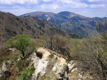 比良山系・フジハゲ付近から望む武奈ヶ岳（滋賀県：2015年4月）