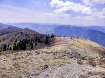 比良山系・武奈ヶ岳から望む西南稜（滋賀県：2015年4月）