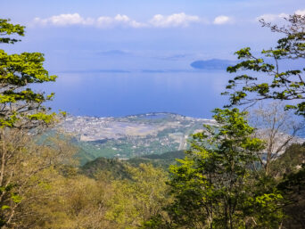 比良山系・金糞峠から望む琵琶湖・雄松崎（滋賀県：2015年4月）