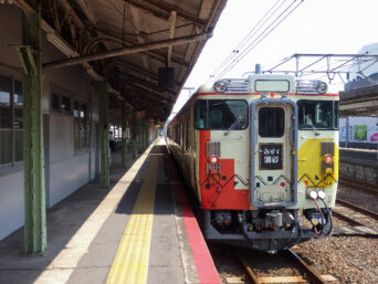 JR山陽本線・新下関駅（山口県：2015年8月）