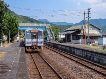 JR美祢線・渋木駅（山口県：2015年8月）