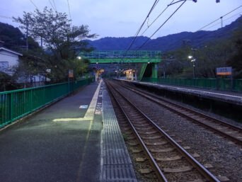 JR阪和線・山中渓駅（大阪府：2015年8月）