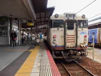 JR津山線・岡山駅（岡山県：2015年9月）