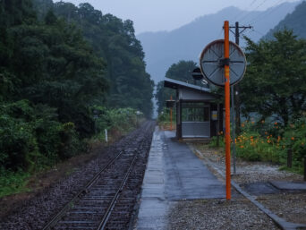 JR因美線・知和駅（岡山県：2015年9月）