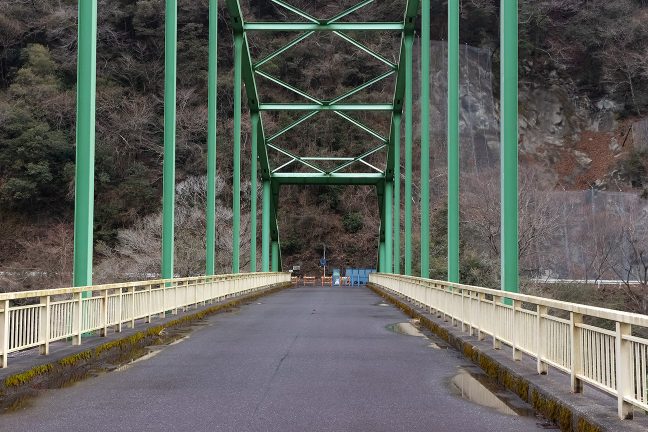 平神橋は県道側入り口で通行止め措置が取られている