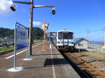 JR山陰本線・折居駅（島根県：2015年10月）