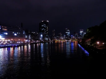 天満橋界隈・大川河畔（大阪府：2015年10月）