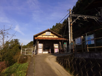 南海電鉄高野線・上古沢駅（和歌山県：2015年11月）