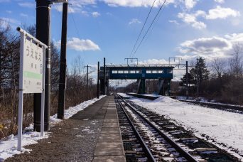 JR千歳線・植苗駅（北海道：2016年1月）