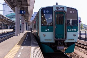 JR予讃線・高松駅（香川県：2016年4月）