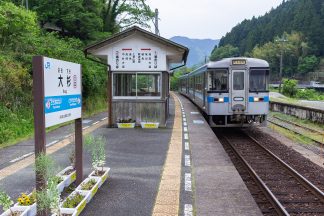 JR土讃線・大杉駅（高知県：2016年5月）