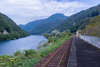 JR三江線・潮駅(島根県:2016年10月)