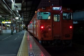JR吉備線・岡山駅（岡山県：2016年10月)