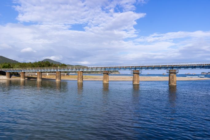 JR日南線・油津～大堂津間・隅谷川橋梁（宮崎県：2016年12月)