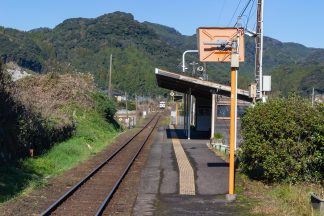 JR肥薩線・日当山駅（鹿児島県：2016年12月)