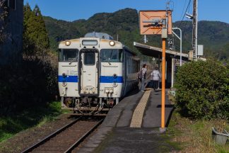 JR肥薩線・日当山駅(鹿児島県:2016年12月)