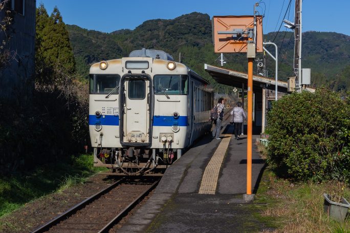 JR肥薩線・日当山駅（鹿児島県：2016年12月)