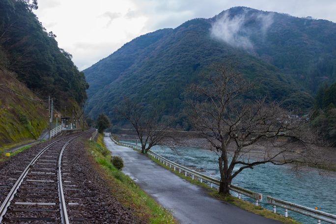 JR肥薩線・吉尾駅（熊本県：2016年12月)