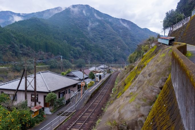 JR肥薩線・鎌瀬駅（熊本県：2016年12月)