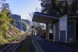JR吉都線・日向前田駅（宮崎県：2016年12月）