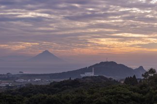 薩摩半島・枕崎市郊外から望む開聞岳（鹿児島県：2017年1月）
