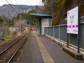京都丹後鉄道宮福線・辛皮駅（京都府：2020年1月）
