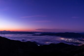 鬼ヶ城から望む福知山市街地の夜景と夜霧（京都府：2020年1月）