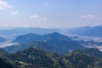 中央分水嶺・愛宕山付近から望む石生方面（兵庫県：2020年5月）