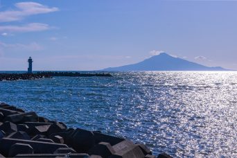 野寒布岬付近から望む利尻島（北海道：2020年10月）