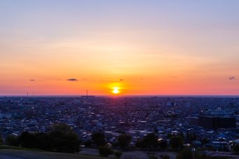 金沢・大乗寺丘陵公園から望む金沢平野の夕日（石川県：2021年4月）