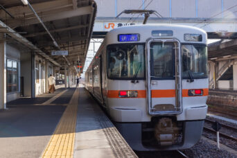 JR関西本線・亀山駅（三重県：2021年12月）