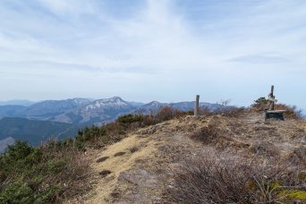 吾妻山山頂と猿政山（広島県：2022年3月）