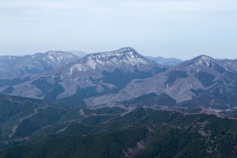 吾妻山から望む猿政山（広島県：2022年3月）