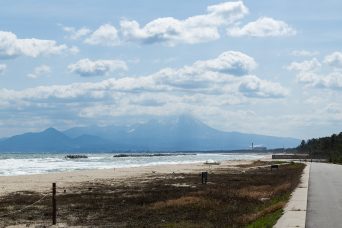弓ヶ浜から望む大山（鳥取県：2022年4月）
