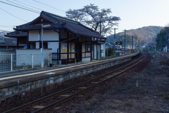 JR津山線・神目駅（岡山県：2022年4月）