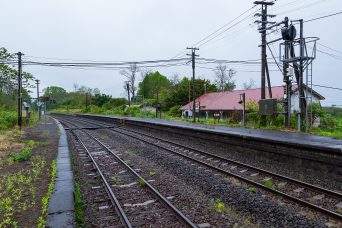 JR函館本線・渡島砂原駅（北海道：2022年5月）