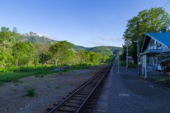JR函館本線・比羅夫駅（北海道：2022年5月）