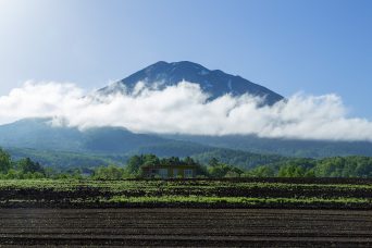 倶知安付近から望む後志羊蹄山（北海道：2022年5月）